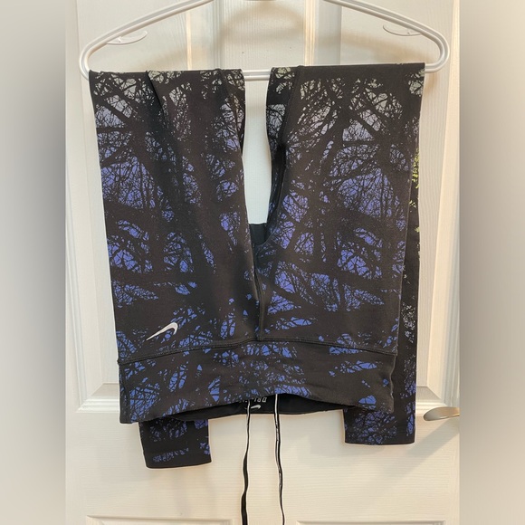 Nike Dri Fit Legging - Picture 2 of 5